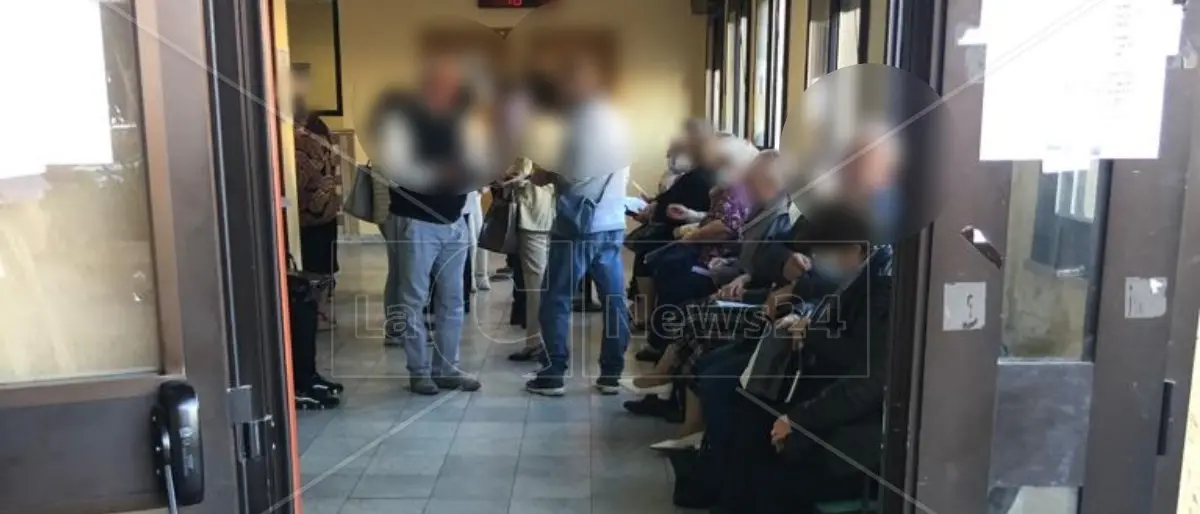 Corigliano Rossano, all’ospedale sistema informatico in tilt: lunghe file per pagare il ticket