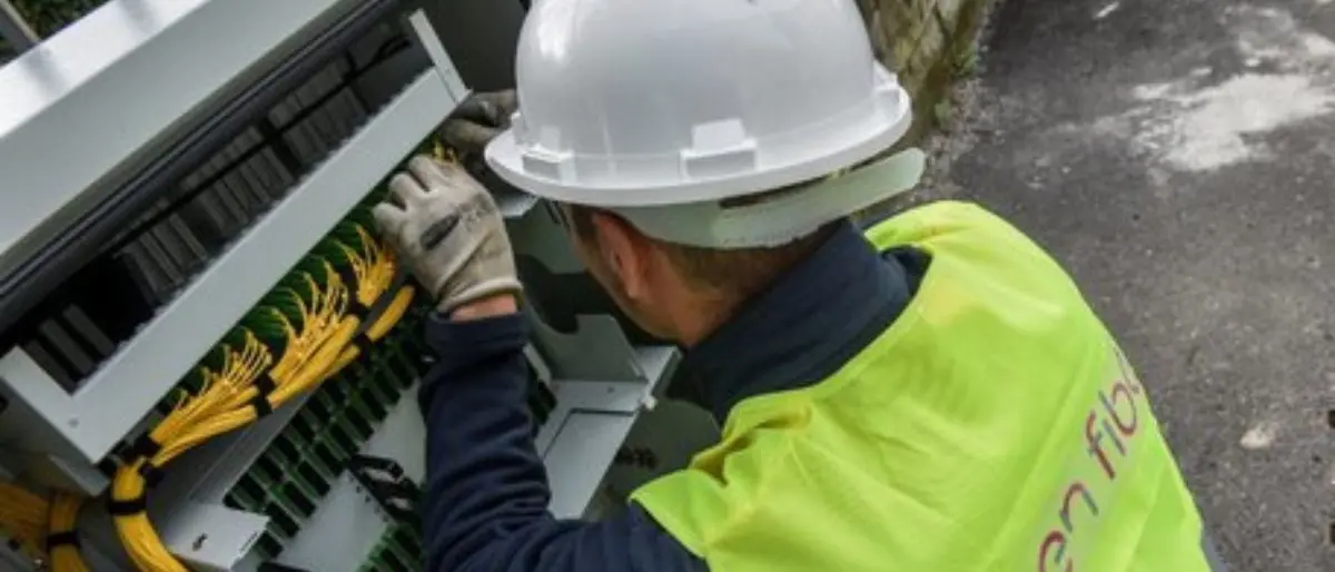 Crotone, al via i lavori di cablaggio per portare la fibra ultraveloce in città: investimento da 6 milioni