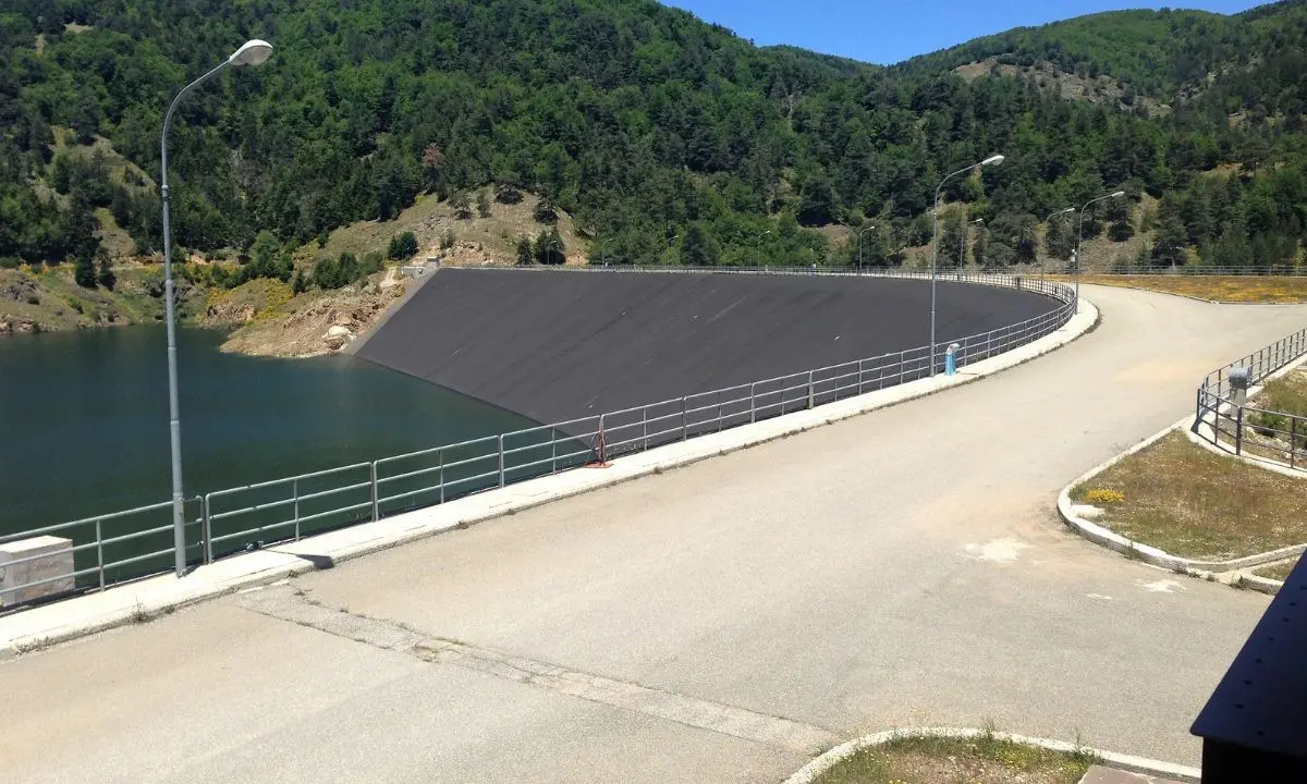 Maltempo, blackout all’impianto di potabilizzazione del Menta: Sorical riavvia la produzione e prepara il ripristino graduale dell’acqua in città\n