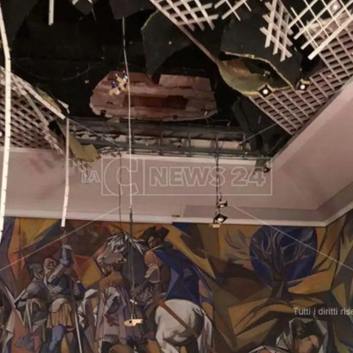 Ok al progetto per il ripristino dell’aula rossa, era stata chiusa nel 2018 dopo il crollo del controsoffitto