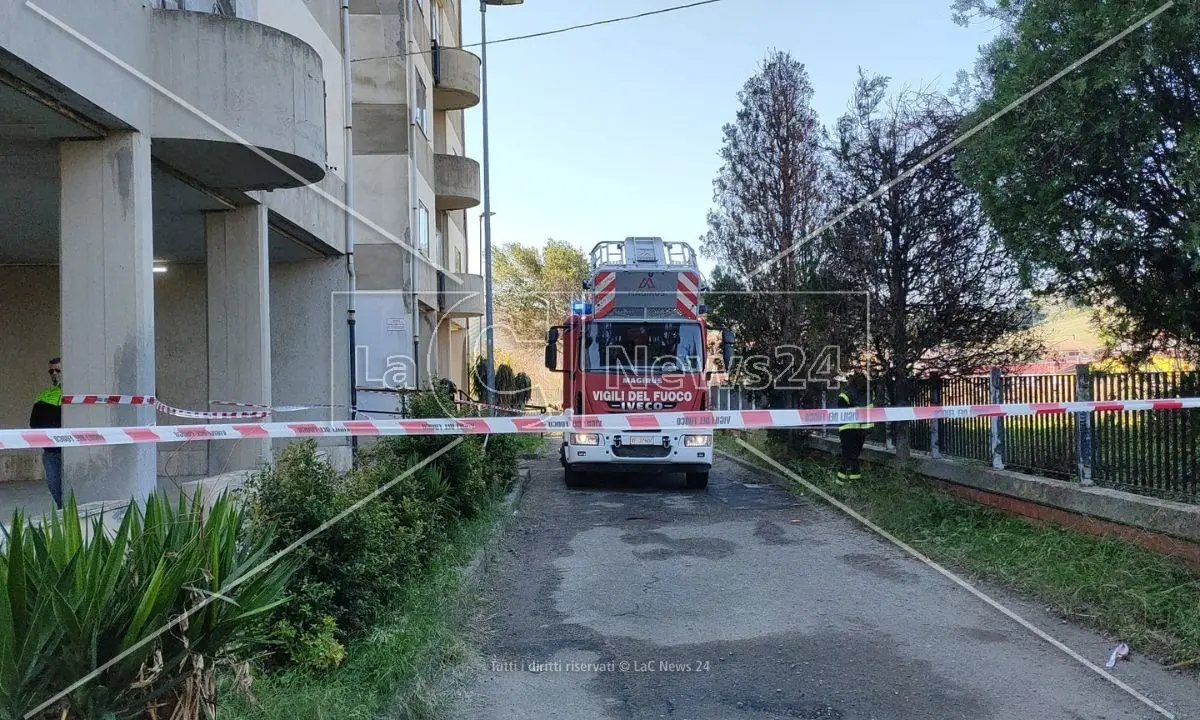 Incendio Catanzaro: la morte dei 3 giovani consumata in un quartiere ghetto tra degrado, povertà e criminalità