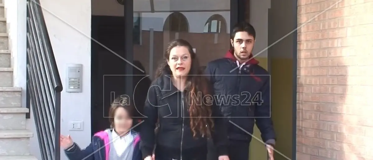 Famiglia distrutta da un incendio, mamma Rita e la figlia di 10 anni lottano tra la vita e la morte