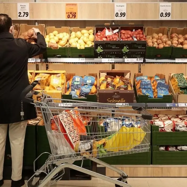 Cosenza è la città italiana in cui i prezzi di cibo e bevande sono saliti di più: +16% in un anno