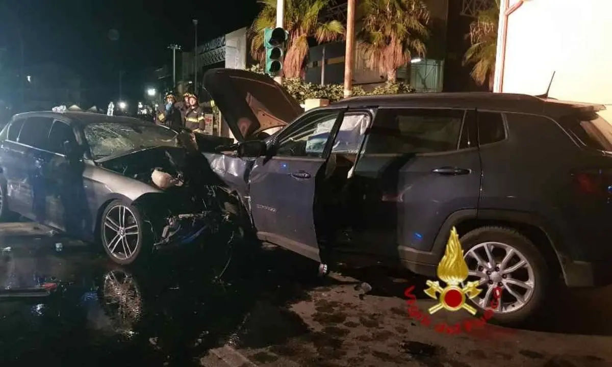 Incidente nel Reggino, quattro feriti nello scontro fra due auto sulla ss 106