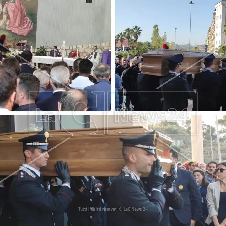 L’ultimo saluto al colonnello Gabriele Mambor, celebrati a Crotone i funerali