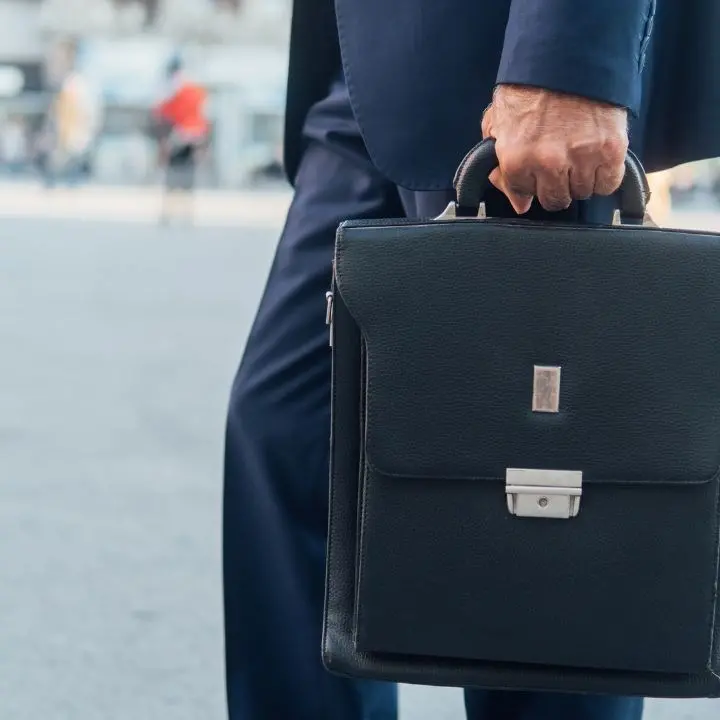 Regione Calabria, c’è la “salva-portaborse”: depositata la proposta per blindare gli staff dei politici