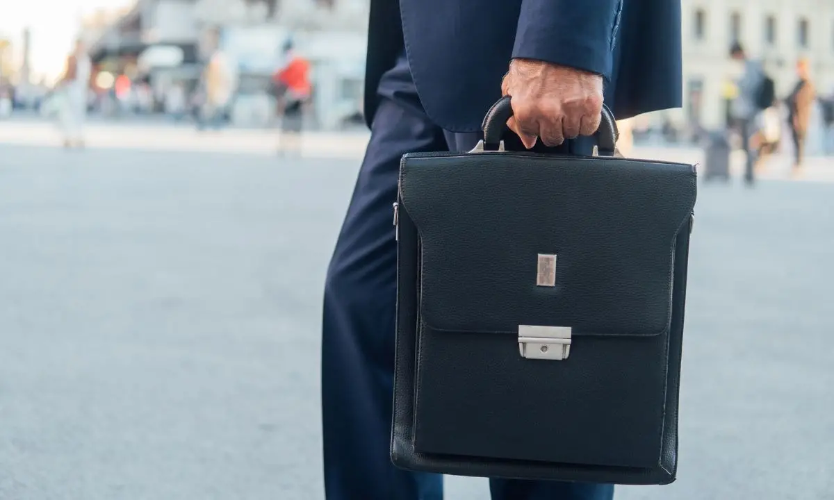 Regione Calabria, c’è la “salva-portaborse”: depositata la proposta per blindare gli staff dei politici