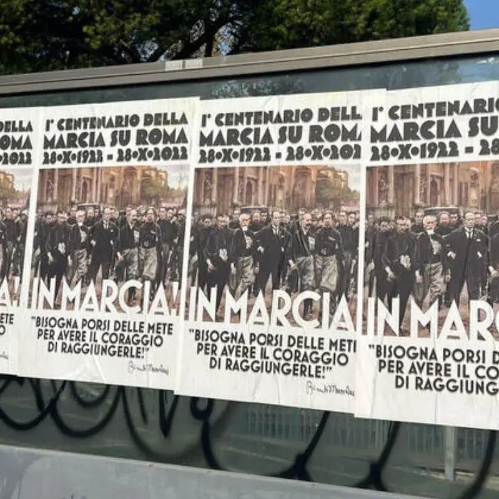 Marcia su Roma, spuntano manifesti per centenario. Il sindaco Gualtieri: «Rimossi»