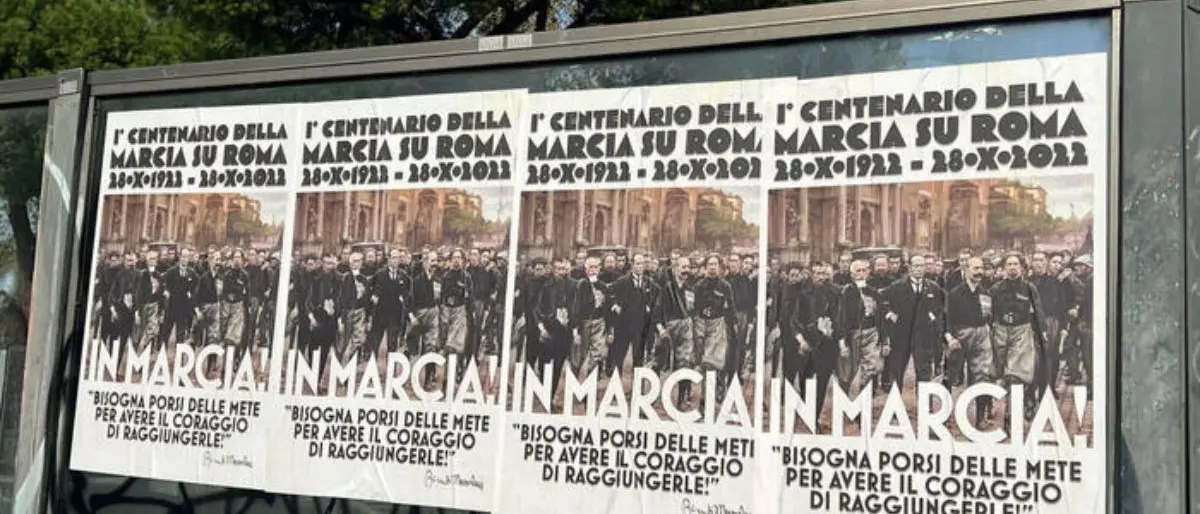 Marcia su Roma, spuntano manifesti per centenario. Il sindaco Gualtieri: «Rimossi»