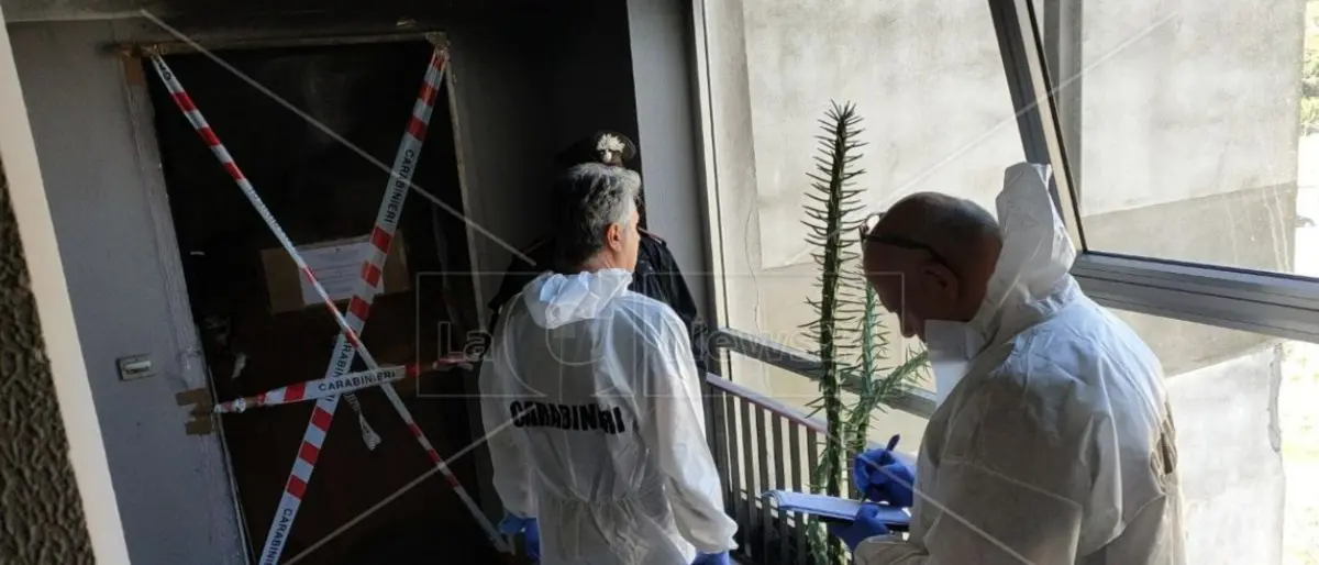 Eseguita l’autopsia sui corpi dei tre fratelli vittime dell’incendio di Catanzaro: morti per asfissia