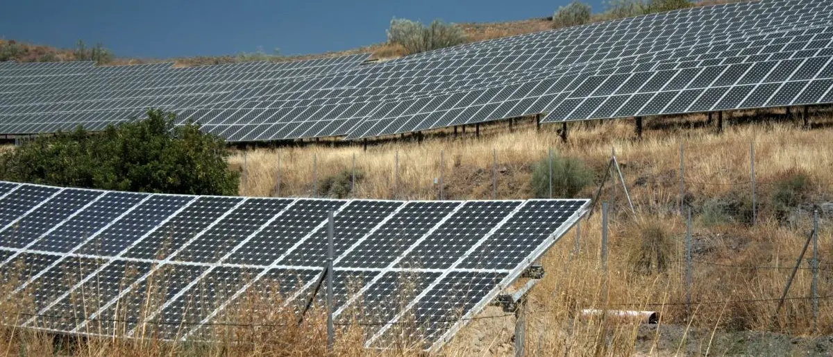 Il sole non bacia la Calabria: tanti impianti fotovoltaici pagati con soldi pubblici e abbandonati