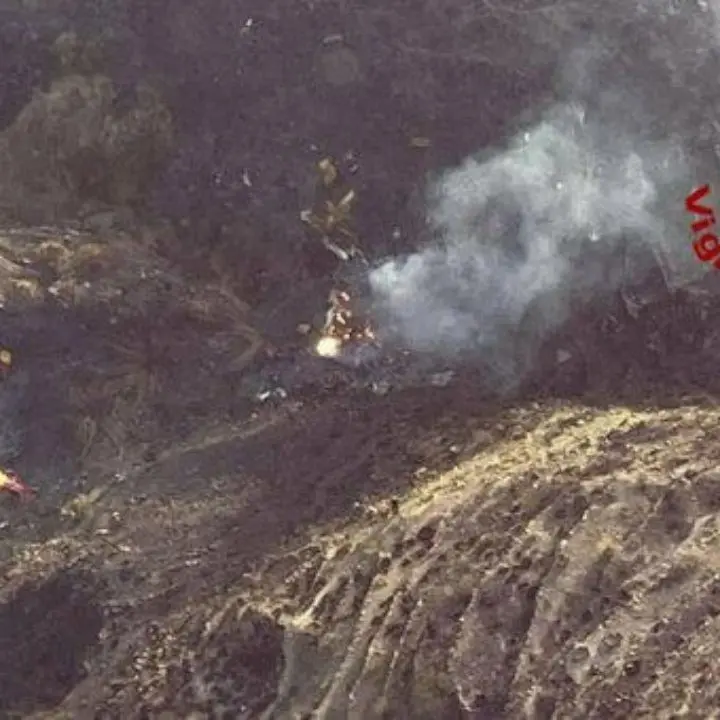 Canadair si schianta sull’Etna: la società proprietaria dell’aereo avvia inchiesta e manda periti sul posto