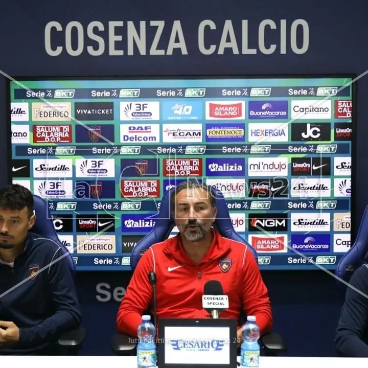 Cosenza, Rigione e Larrivey rilanciano mister Dionigi: «Siamo con lui»
