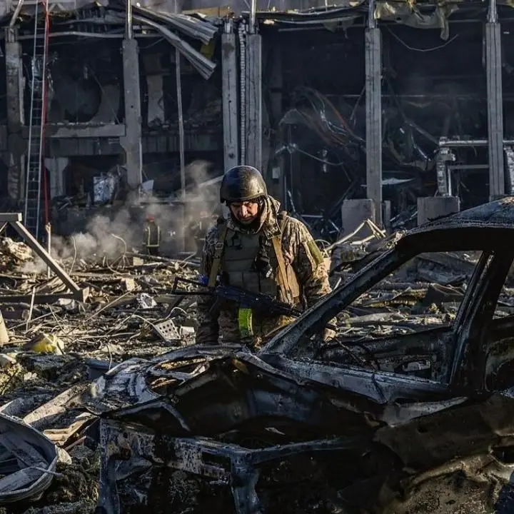 Guerra in Ucraina, bombe russe su Nikopol durante la notte: danni alle reti elettriche e alle linee del gas