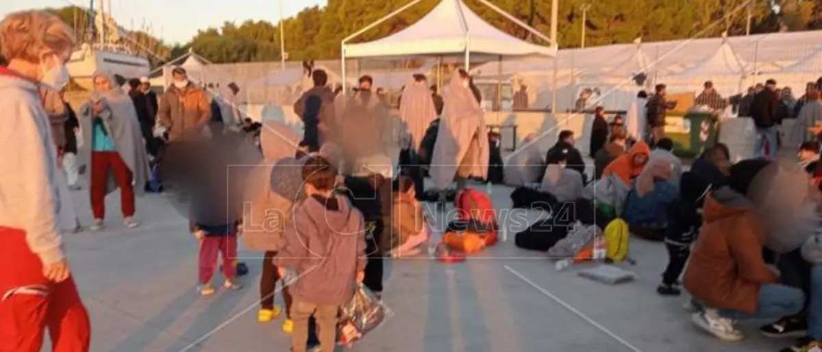 Ancora sbarchi nella Locride, soccorsi 180 migranti: un arrivo a Roccella e uno a Monasterace