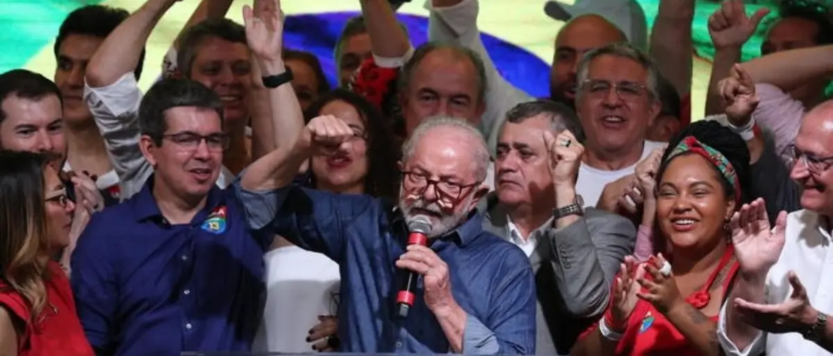 Lula vince di un soffio il ballottaggio contro Bolsonaro, eletto per la terza volta presidente del Brasile