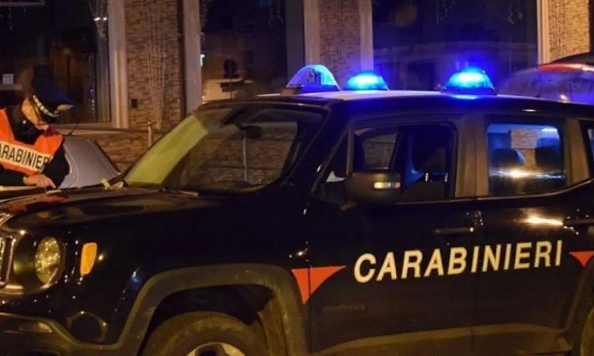 Corigliano Rossano, maxi rissa a Schiavonea: fuga dopo l’arrivo dei carabinieri