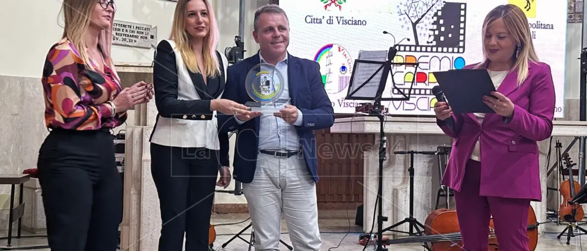 Al fotoreporter di LaC Caracciolo il Premio Carpine per il documentario “Fotografare l’invisibile con gli occhi del cuore”