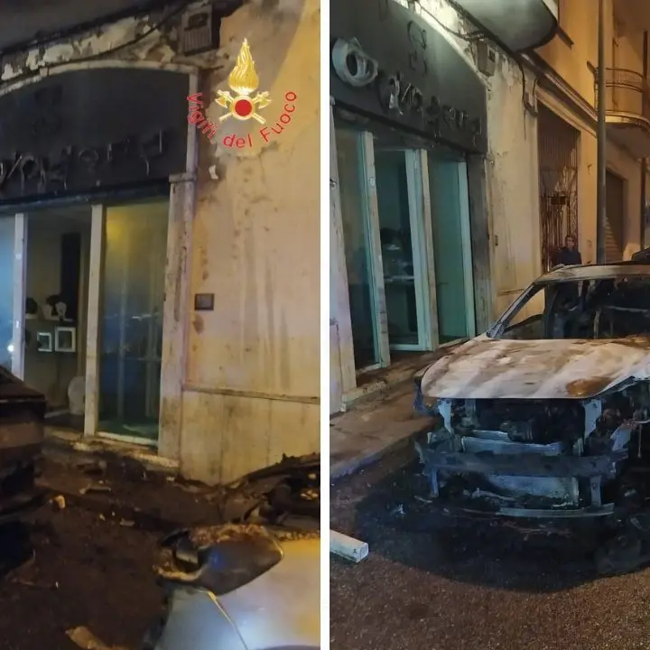 Incendio a Lamezia Terme, in fiamme 2 auto nella notte: si propende per la matrice non dolosa