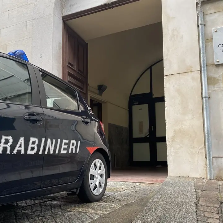 Catanzaro, pugni e minacce al proprietario del bar per non pagare il conto: quattro arresti