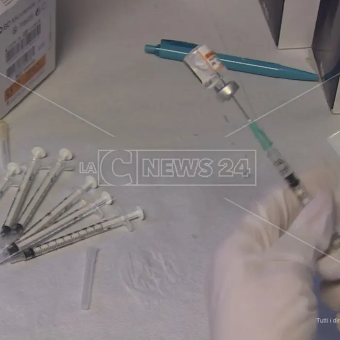 No vax, salta lo stop alle multe annunciato dal Governo Meloni