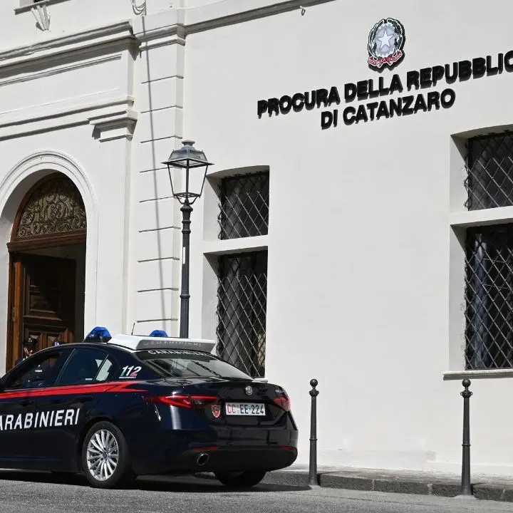 «Dacci la bottiglia o combiniamo un bordello», notte di violenza e terrore a Catanzaro