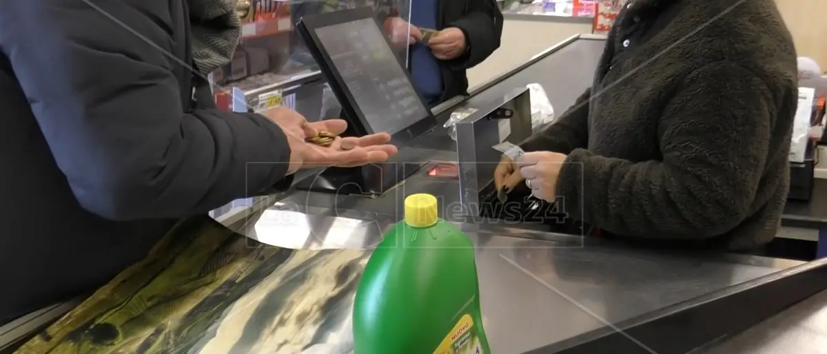 Le due facce della crisi: «Chi fa il giro dei discount e chi va al ristorante, Calabria spaccata»