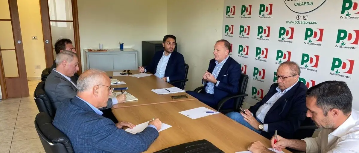 Il Pd incontra Cgil, Cisl e Uil: «Occhiuto non si confronta, ma le soluzioni vengono dalla concertazione»