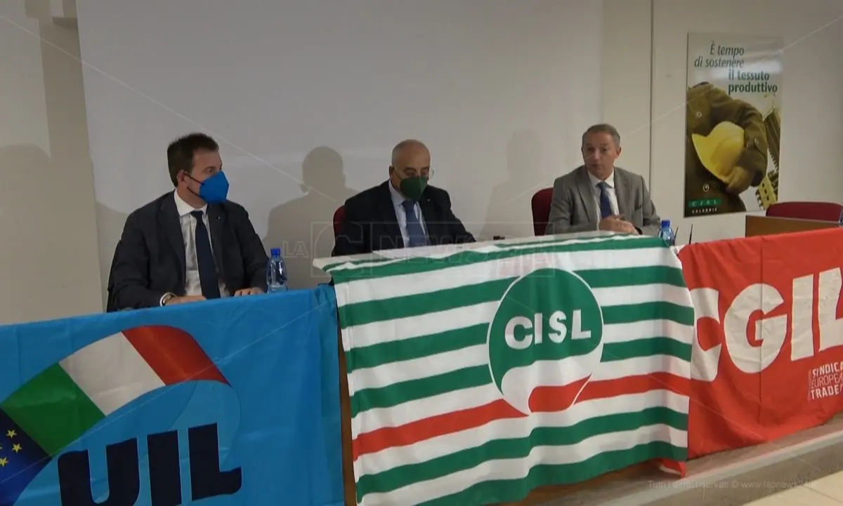 I sindacati rilanciano Vertenza Calabria: «I nuovi parlamentari si diano da fare su infrastrutture e trasporti»