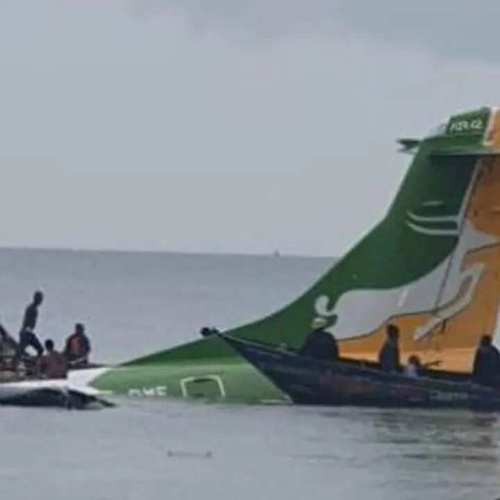 Incidente in Tanzania, aereo precipita nel Lago Vittoria: nessuna vittima, almeno 26 feriti