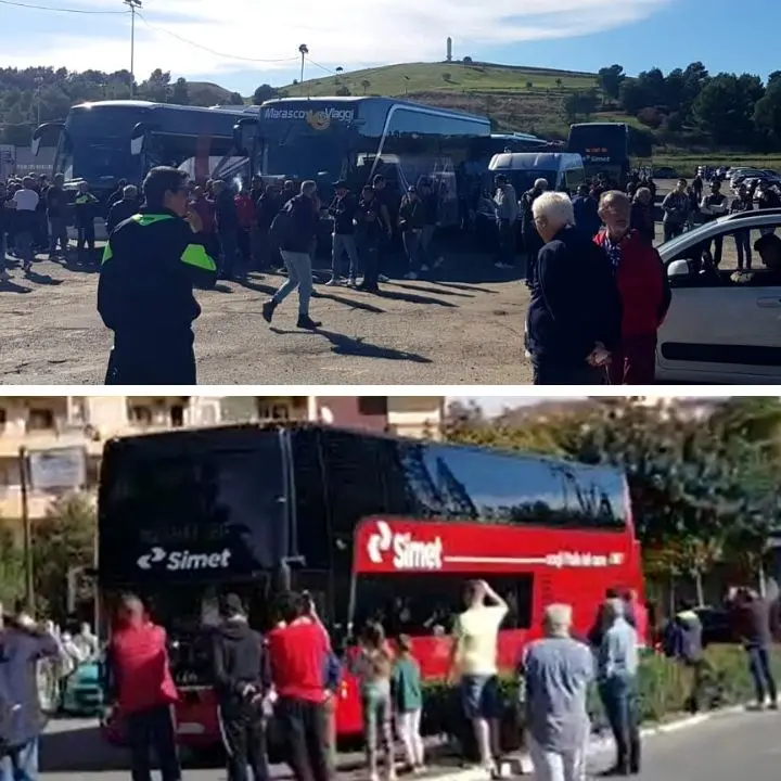 Crotone, la carica dei mille tifosi partiti per il Ceravolo: il derby con il Catanzaro è già iniziato