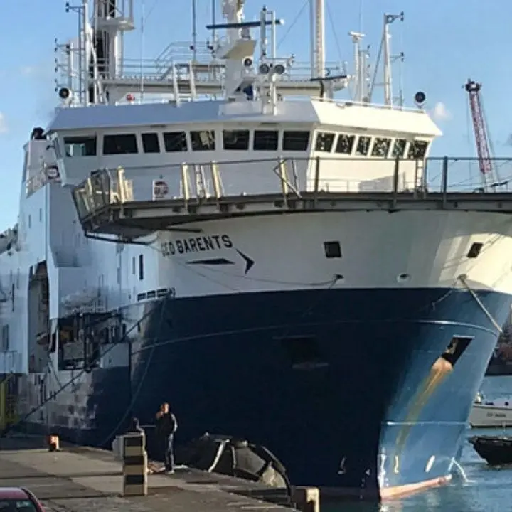 Caos al porto di Catania, il governo vieta a 35 migranti di sbarcare e la Humanity non va via