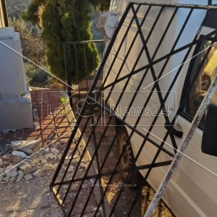 Furto al cimitero di Rossano: nella notte ladri portano via l’impianto di videosorveglianza