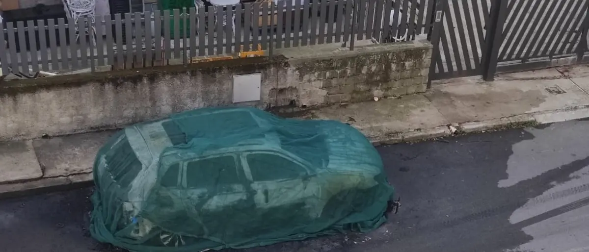 Auto dell’assessore di Cassano incendiata, disposte misure di protezione personale