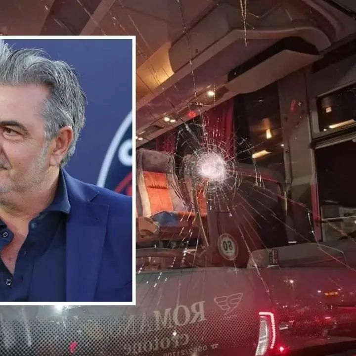 Sassi contro i bus dei tifosi del Crotone, la società pitagorica: «Episodi che non possono restare impuniti»