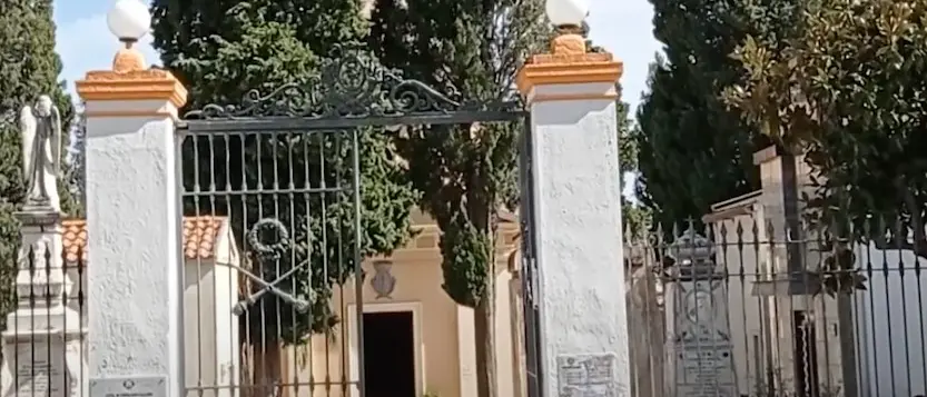 Cimitero di Corigliano, presunta compravendita di loculi e cappelle: indagini in corso