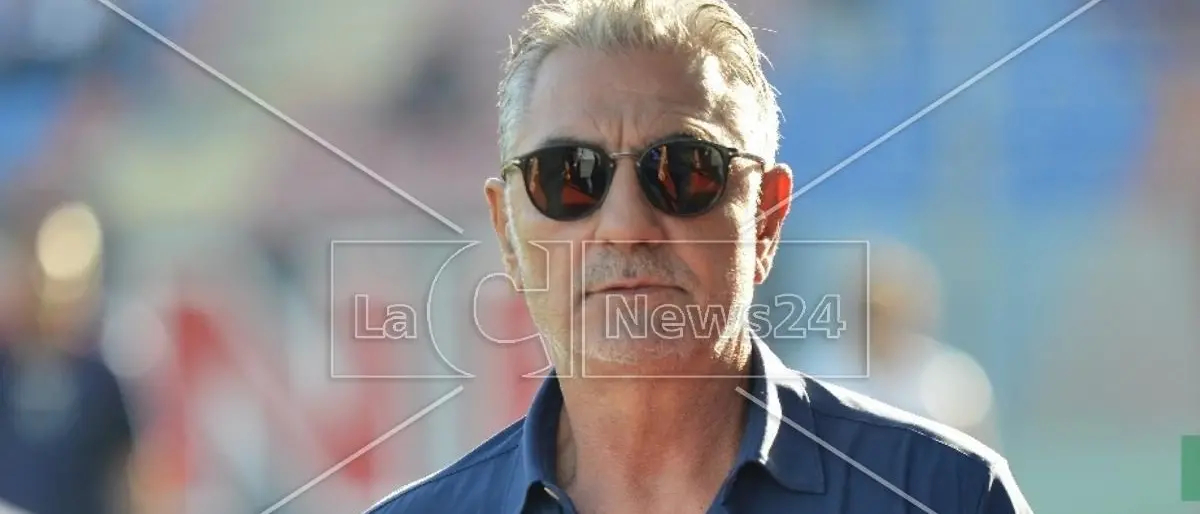 Sassi contro i bus dei tifosi del Crotone, Vrenna: «Agguati premeditati e pericolosi. Non tutti l’hanno capito»