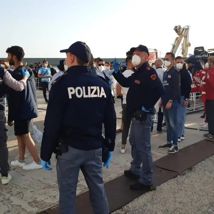 Crotone, arrestato migrante 34enne ricercato dal 2017: deve scontare 3 anni e 4 mesi di carcere