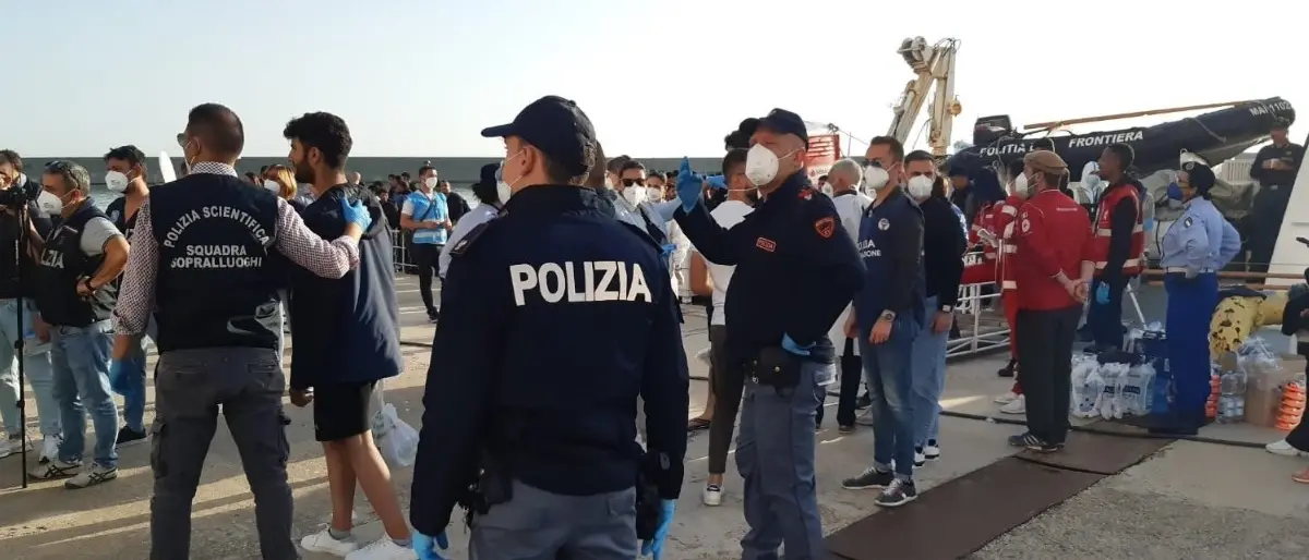 Crotone, arrestato migrante 34enne ricercato dal 2017: deve scontare 3 anni e 4 mesi di carcere