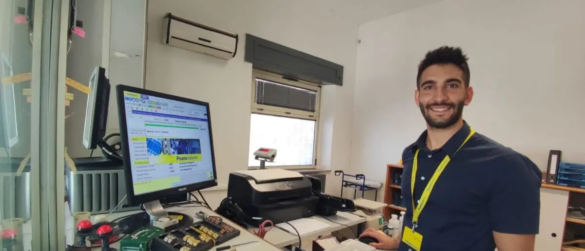 Direttore di un ufficio postale nel Vibonese a soli 23 anni: «La mia vita è cambiata in poco tempo»