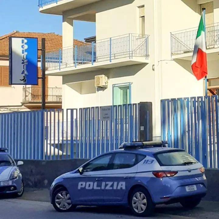 Colpi di pistola contro uno studio medico a Taurianova, due arresti