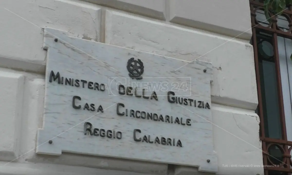 Detenuto 21enne si suicida nel carcere di Reggio Calabria, era accusato di aver violentato una 88enne