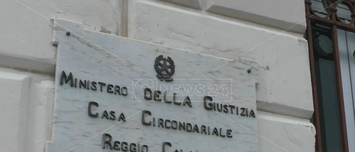 Detenuto 21enne si suicida nel carcere di Reggio Calabria, era accusato di aver violentato una 88enne