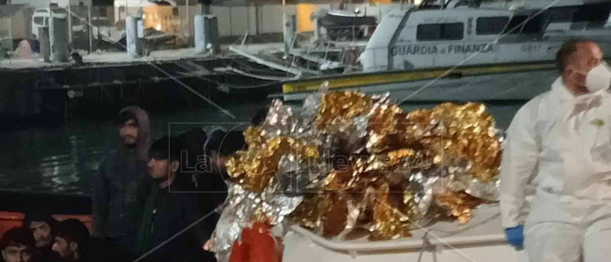 Migranti, soccorse 61 persone al largo di Roccella Jonica: si tratta del nono sbarco nelle ultime 2 settimane
