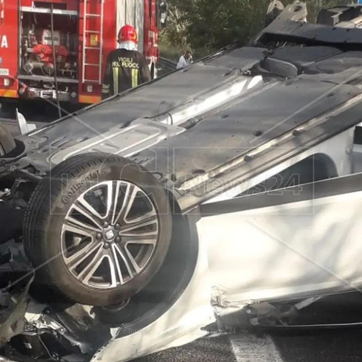 Incidente nel Catanzarese, scontro tra due auto sulla statale 280: due feriti trasportati in ospedale