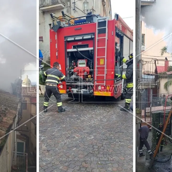 Nocera, incendio in una casa nel centro storico: ottantenne salvato da un carabiniere fuori servizio