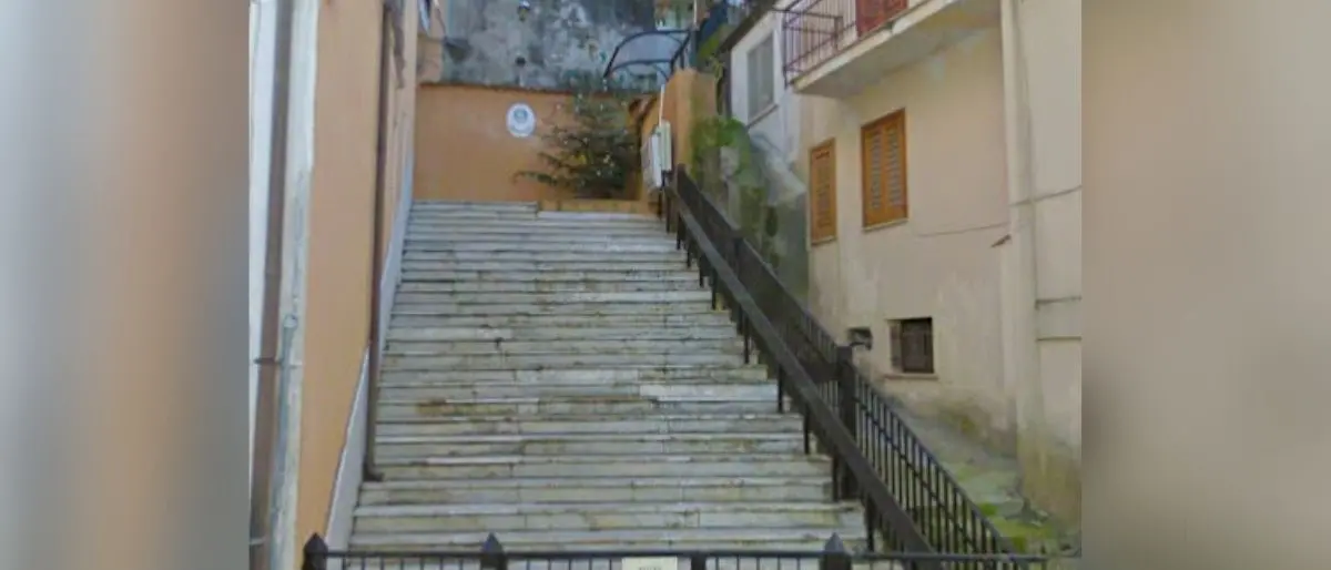 Incendio a Nocera, il rocambolesco salvataggio di un anziano da parte di un carabiniere