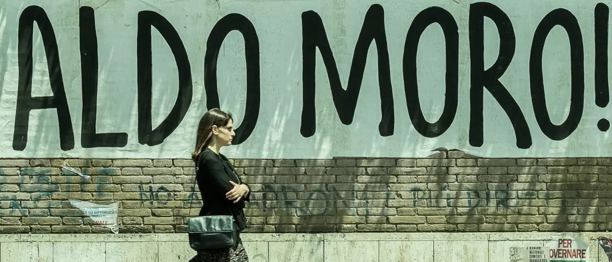 L’attrice calabrese Daniela Marra nei panni dell’ex brigatista Adriana Faranda nella serie tv Esterno Notte