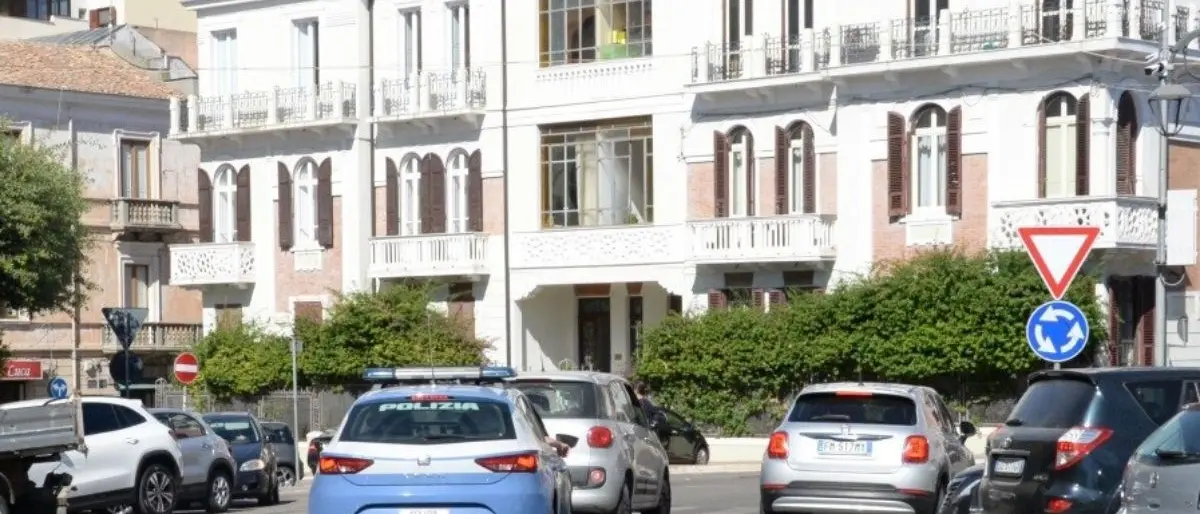 Crotone, condannato a scontare 15 anni di carcere per spaccio di droga: arrestato dalla Mobile