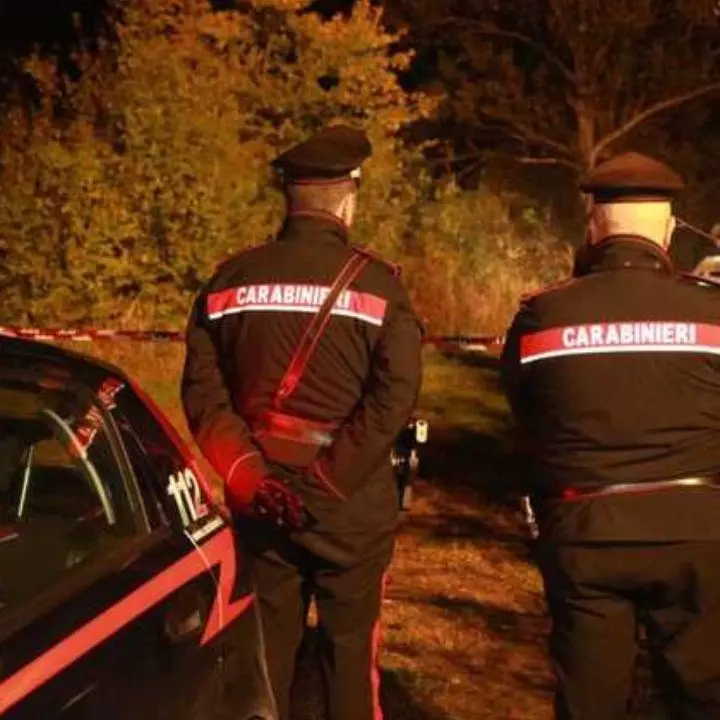 Ritrovato corpo carbonizzato all’interno di un’auto nel Modenese: indagini in corso